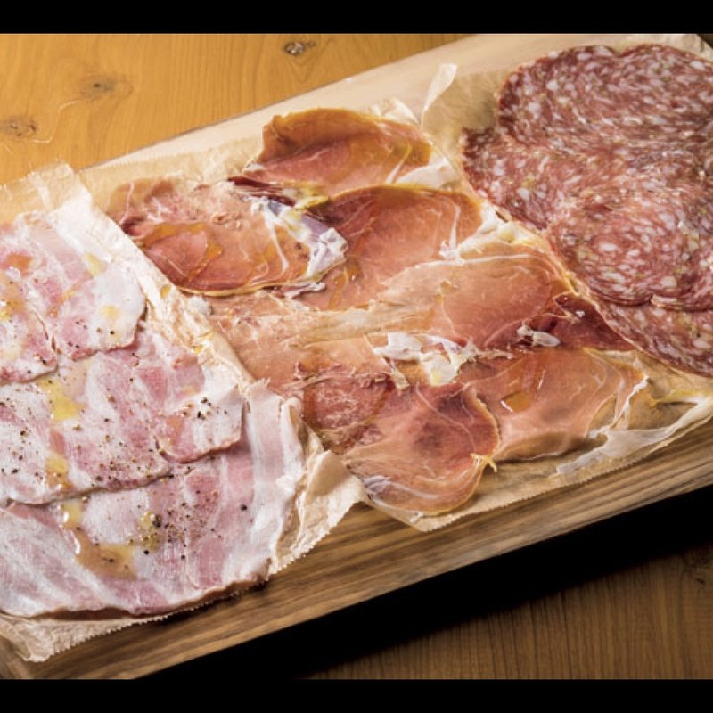 サラミと生ハムの盛り合わせ(NIHONBASHI BREWERY. T.S)