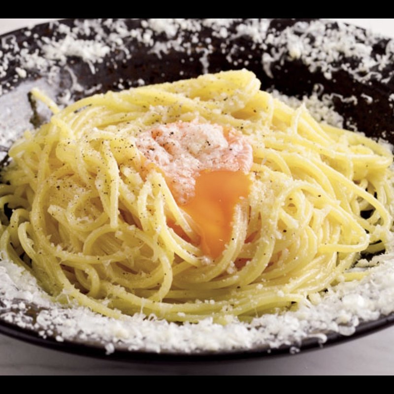 カチョ・エ・ペぺ トリュフの香り・卵黄をのせて(Babélico)