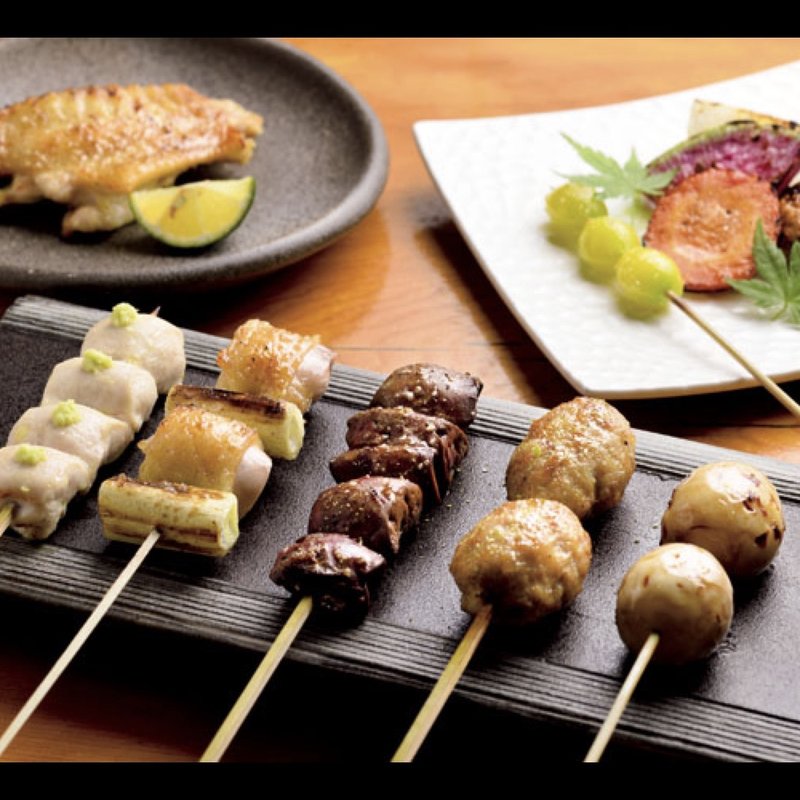 おまかせコース 前菜、白レバーのパテ バゲット添え、焼物（むね肉のわさび焼、ねぎま、レバー、う玉、手羽、つくね）、サラダ、本日の焼野菜（金時人参、ブラウンマッシュルーム、紅芯大根、カブ、新銀杏）、親子丼(焼鳥 本田)