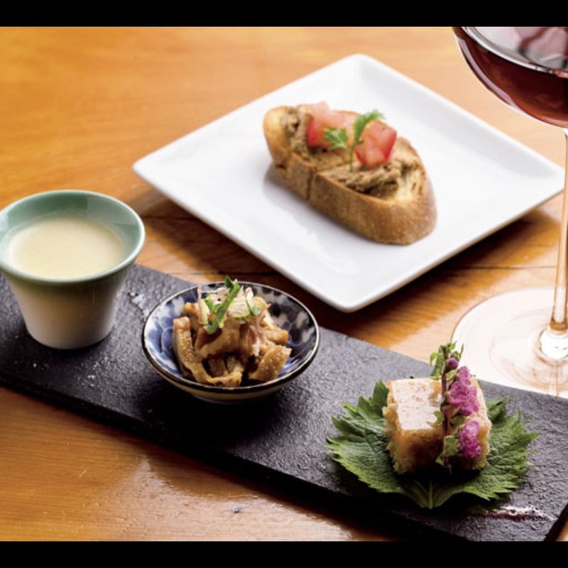 コースの前菜、白レバーのパテ バゲット添え(焼鳥 本田)