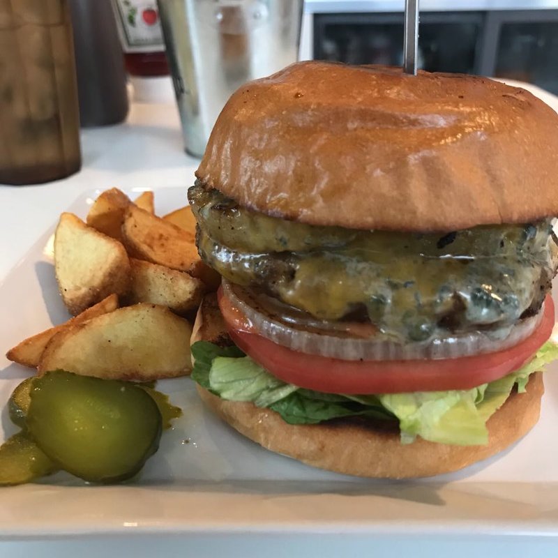 ハワイアンバーガー、ブルーチーズトッピング(ELUA DINER-KOBE )