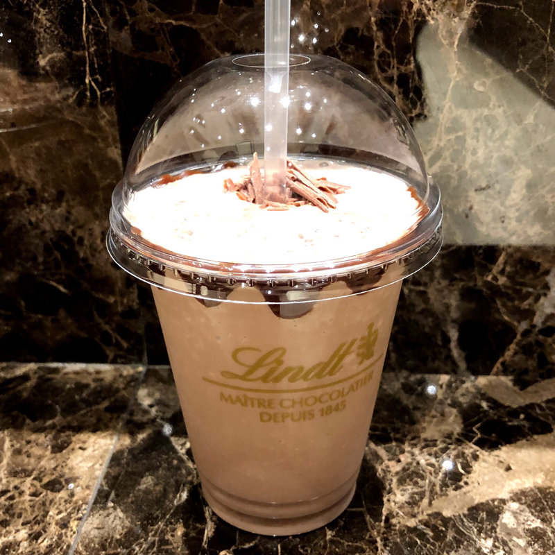 アイスチョコレートドリンク ミルク(リンツ ショコラ ブティック＆カフェ 阪急西宮ガーデンズ店)