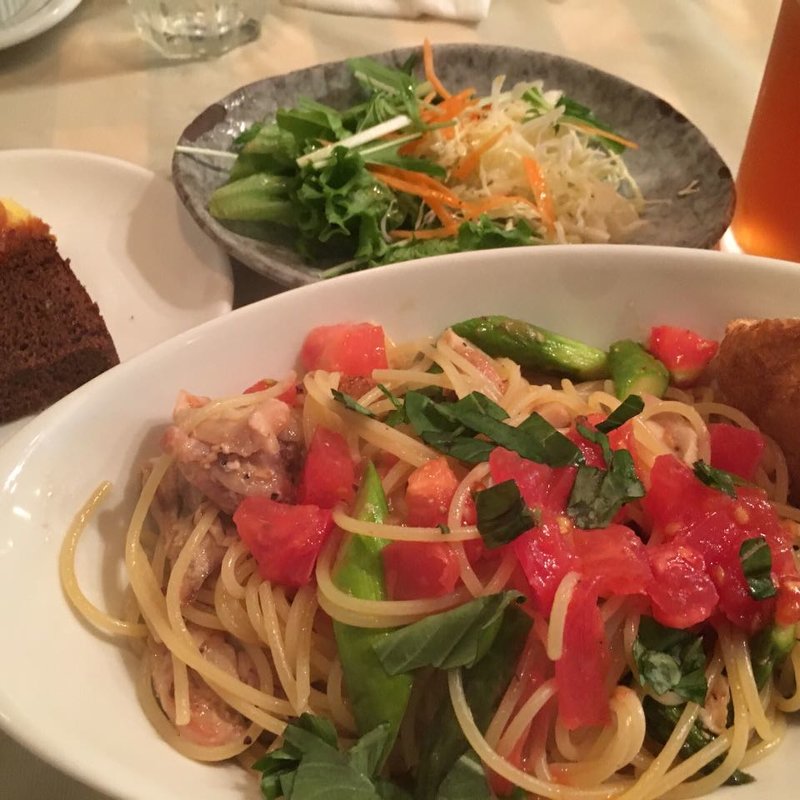 スパゲッティランチ  チキン、アスパラ、トマトバジル味(タベルナ ルゥルゥ)