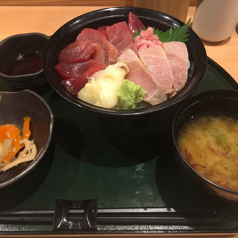 本マグロ三昧丼(エン時 伊丹空港店)