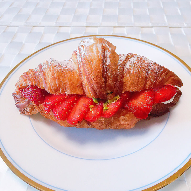 あまおうのクロワッサンサンド(パンとエスプレッソと UTSUBO FACTORY)