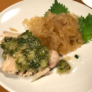 クラゲと蒸し鶏ネギソースの前菜(美龍 （メイロン）)