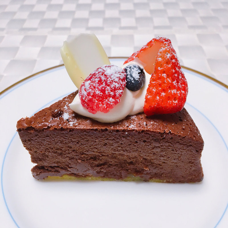 トリプルベリーと濃厚ショコラのスフレ(フルート)