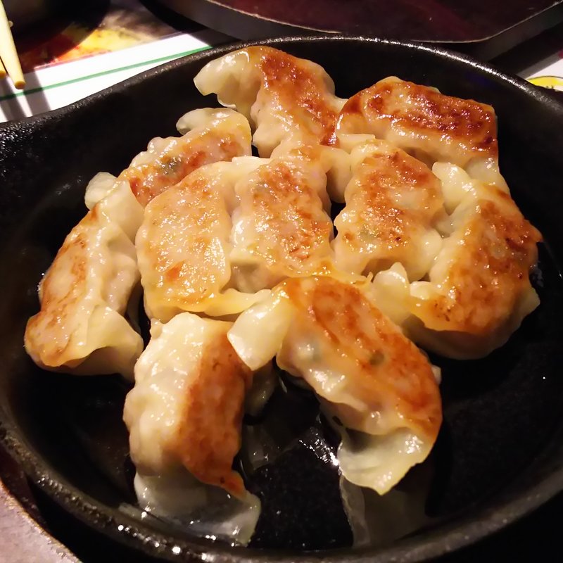 九州黒豚鉄板餃子(土間土間 大井町店 （どまどま）)