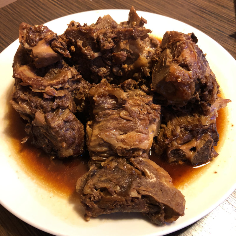 豚の背骨醤油煮込み(味香苑 １号店 （ミカエン）)