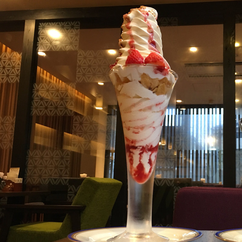 ジャンボいちごソフトパフェ(からふね屋珈琲店 熊野店 )