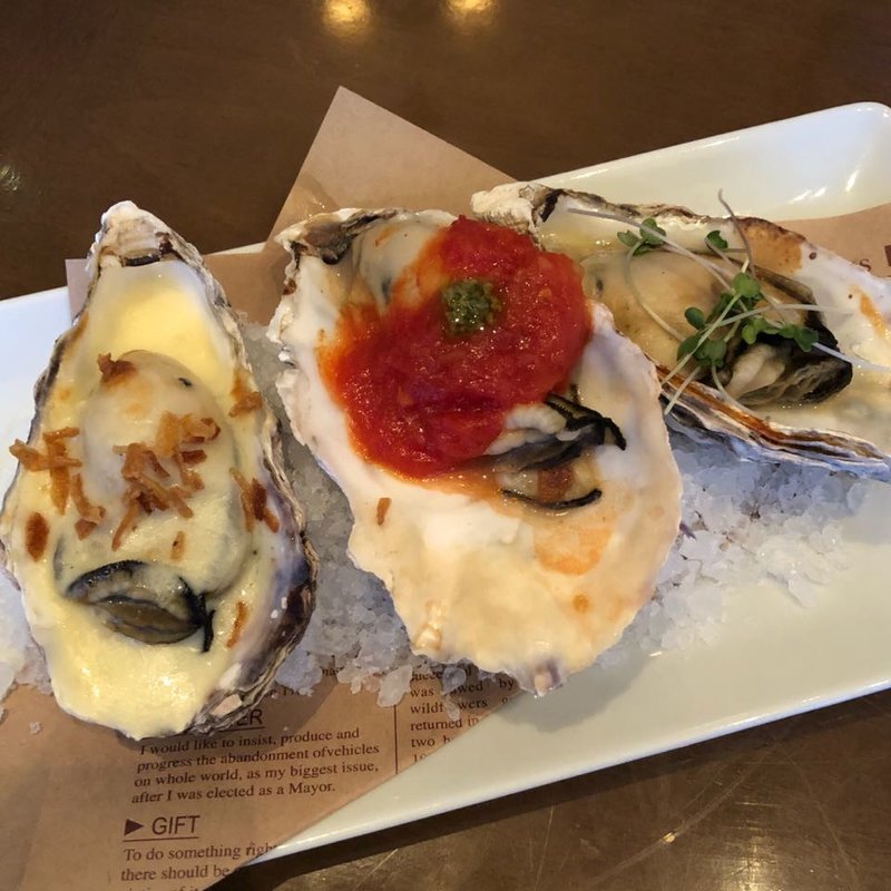 グリルオイスター3種盛り(The Oyster bar KOBE)