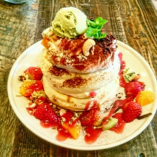 いちごティラミスパンケーキ(プランピーパンケーキス （plumpy pancakes）)