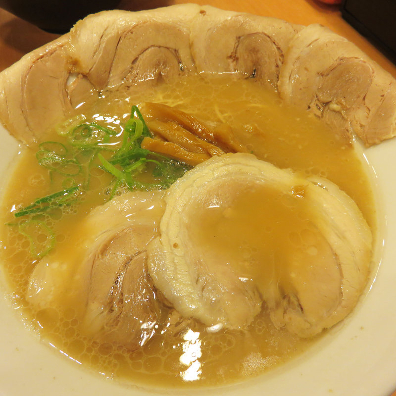 醤油とんこつチャーシューメン(博多くまちゃん らぁめん 大名本店)