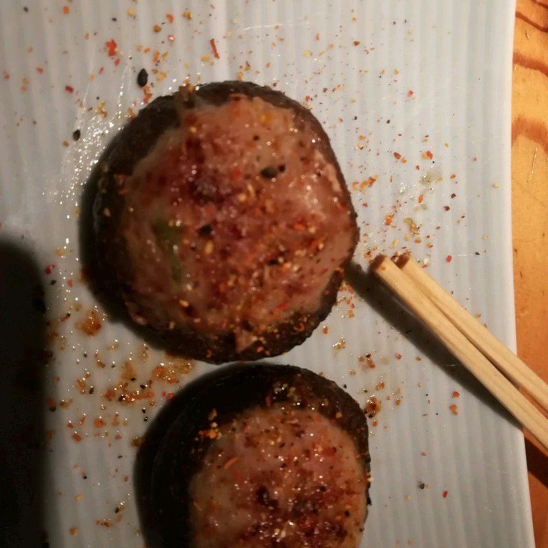 肉詰めしいたけ(備長炭焼一久)