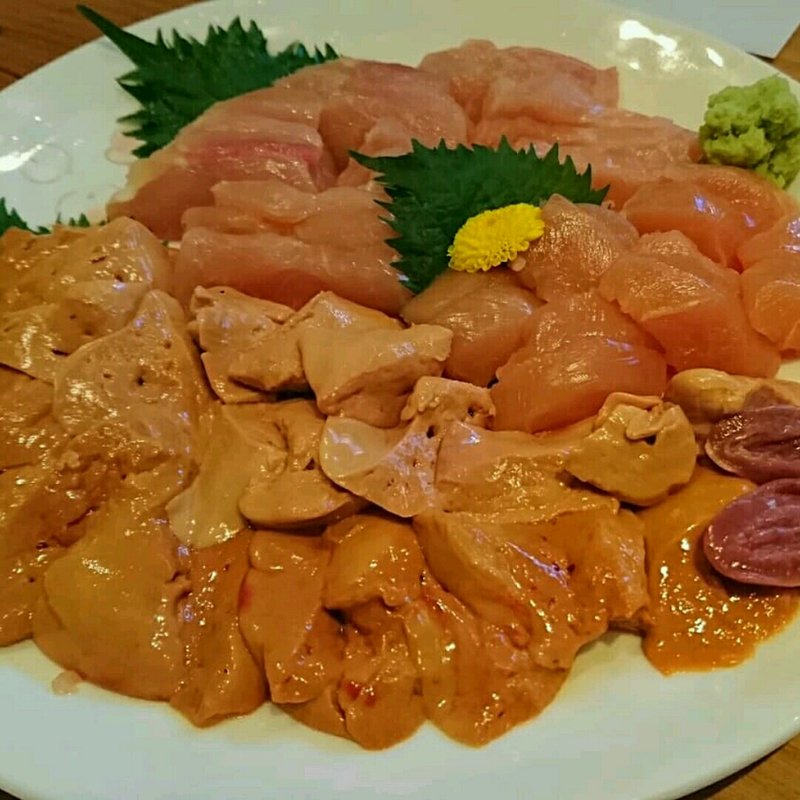 淡海地鶏の刺身盛り合わせ(じどりや穏座 （じどりやおんざ）)