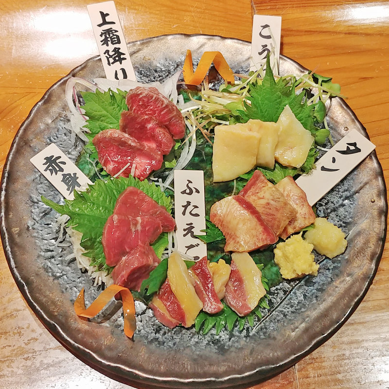 馬刺し5種盛り(赤身、上霜降り、ふたえご、たん、こうね「たてがみ」)(和食ダイニング天馬)