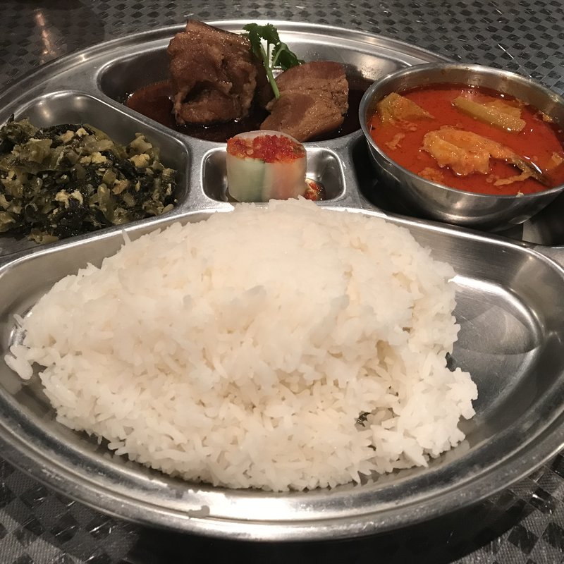 ランチEセット(タイ料理　あろいなたべた （aroyna tabeta）)