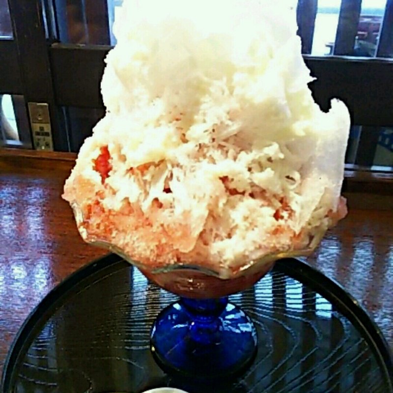 かき氷 粒々いちごミルク(茶房 二兎屋 （サボウニトヤ）)