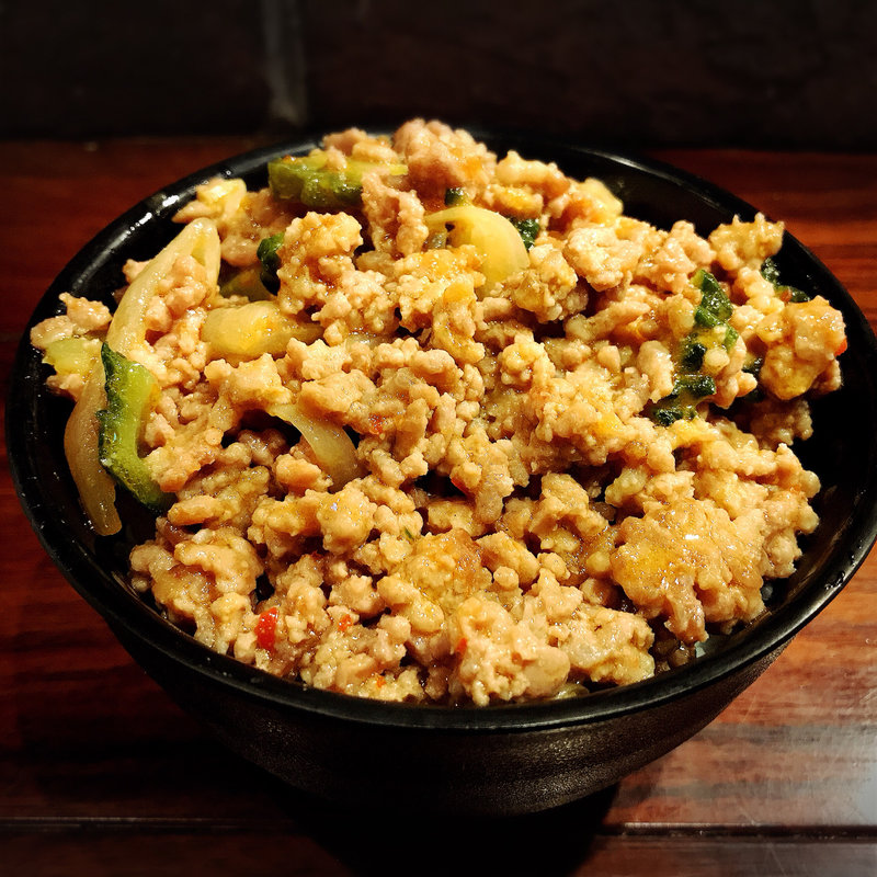 ゴーヤと挽肉の豚味噌丼(いが嵐倉庫 )
