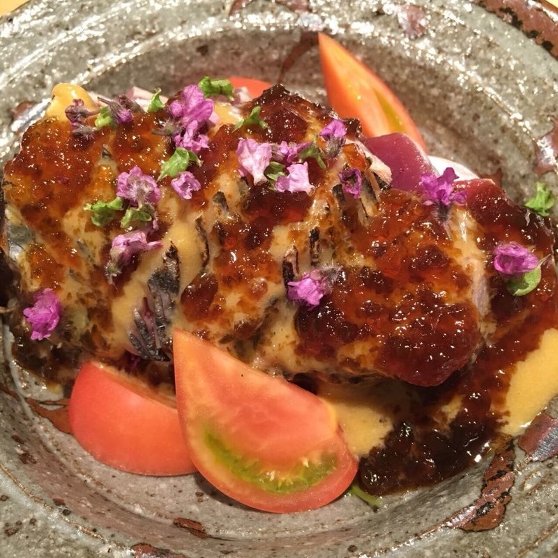 初ガツオと玉葱のサラダ(厨 しんさく)