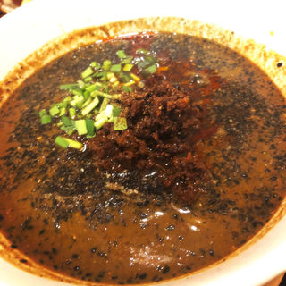 黒胡麻担々麺(杏仁荘 )