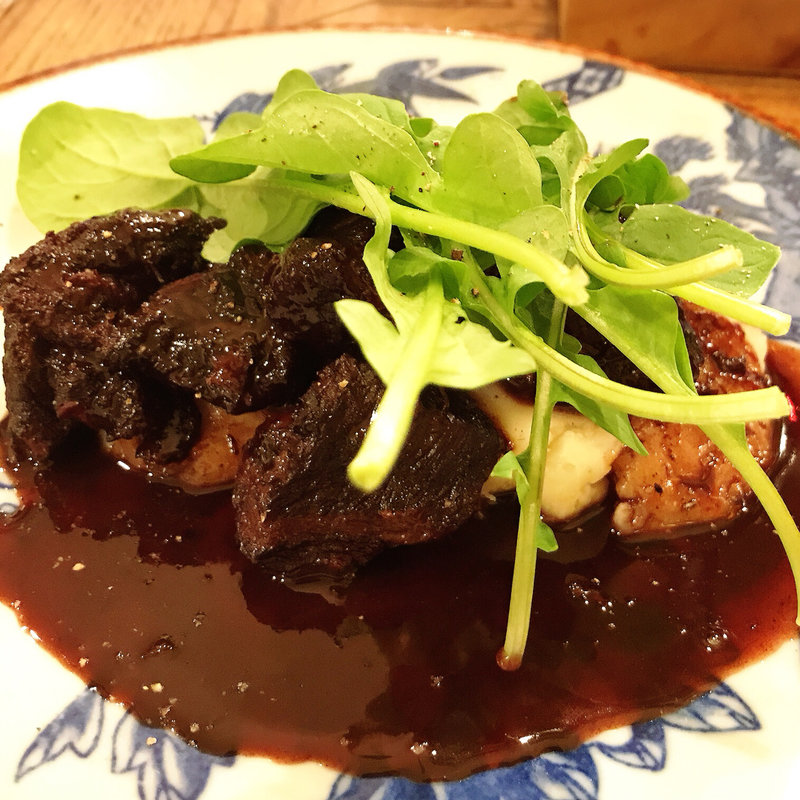 フランス産シャロレー牛ホホ肉の赤ワイン煮込み(スミヤ ピン （SUMIYA PINN）)