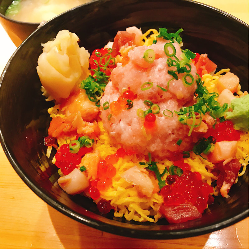 海鮮ネギトロ丼(おもてなし 青山本店)