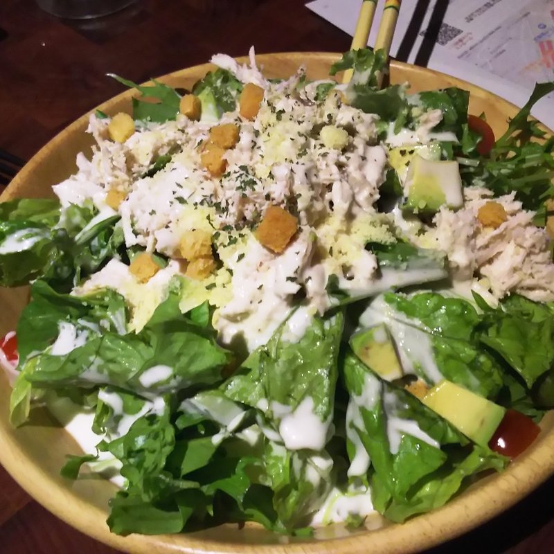 蒸し鶏とアボカドのシーザーサラダ(匠桜 )