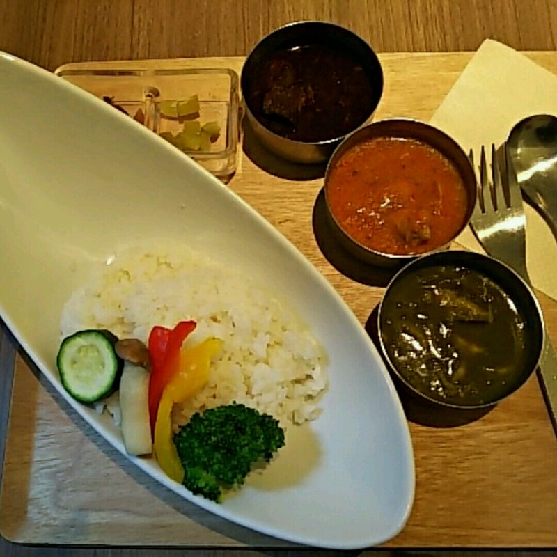三種の横町カレー(八幡屋礒五郎 横町カフェ （ヤワタヤイソゴロウ ヨコマチカフェ）)