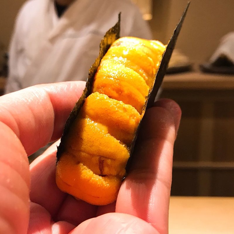 ウニ手巻き(富小路やま岸)