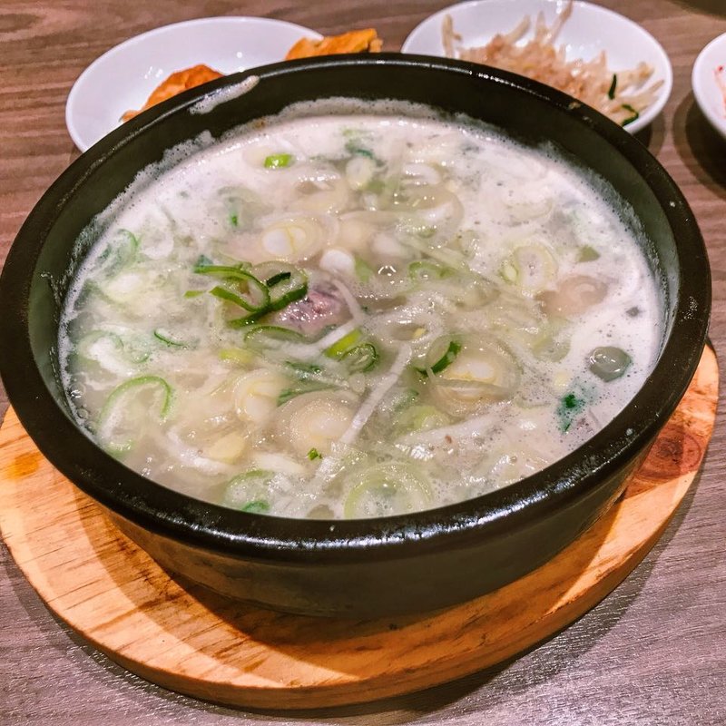 参鶏湯(韓国料理bibim' LUCUA大阪店)