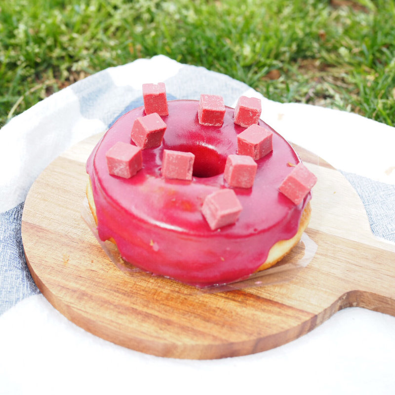 NYCドーナツ(ブルーベリー×ストロベリーチョコ)(ブラフ ベーカリー)