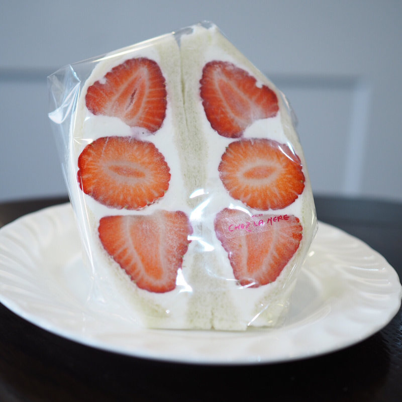 ケーキ屋さんのいちごサンド(シェ・ラ・メール 寺町本店 （CHEZ LA MERE）)