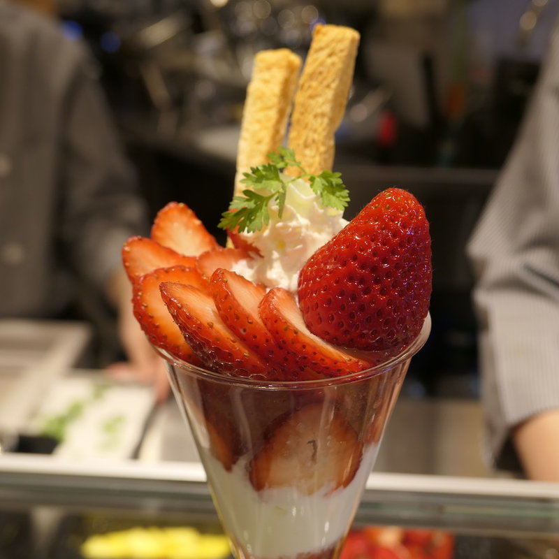 贅沢いちごパフェ(マルトメ･ザ･ジューサリー （Marutome the Juicery）)