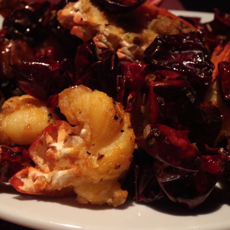 オマール海老と鶏手羽先の朝天唐辛子炒め(フィフティワンクラブ オールデイダイニングバー （fifty-one All-day dinin＆bar）)