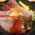 特上ちらし丼(うみや 根岸本店)