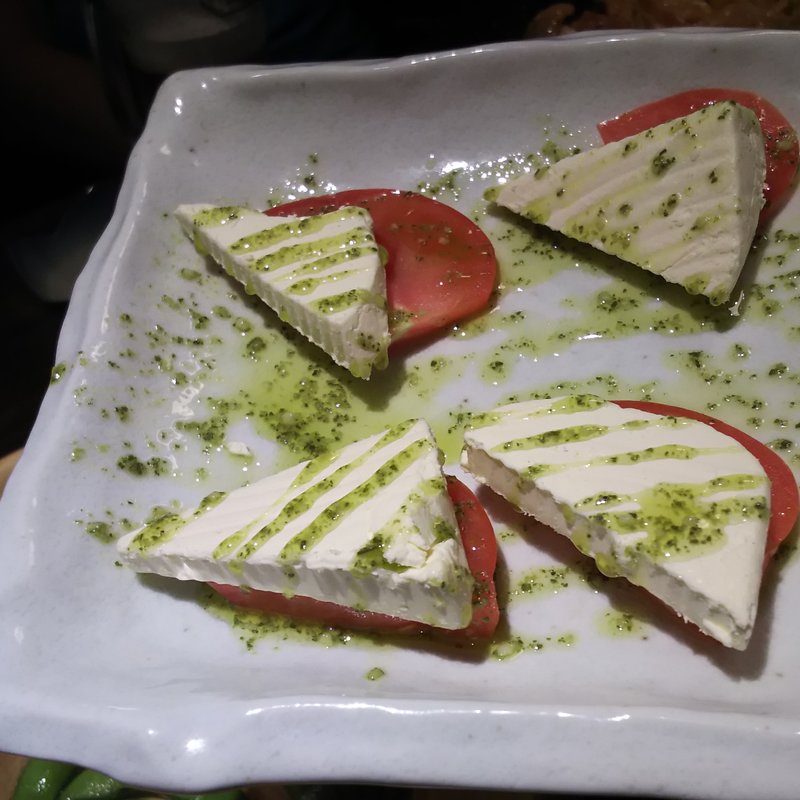 トマトとチーズのカプレーゼ(個室肉バル＆チーズタッカルビ オルランド)