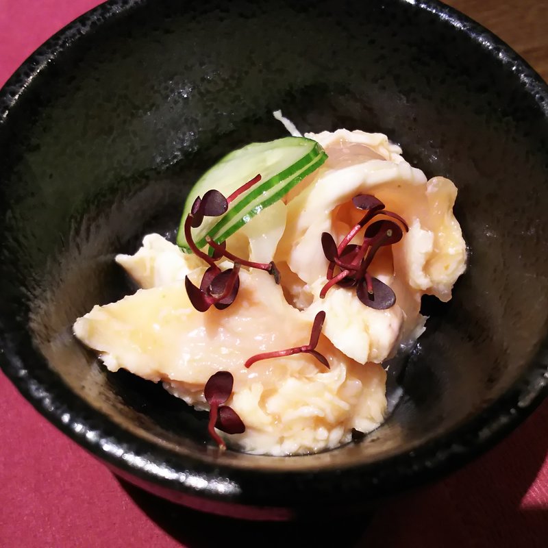 お通し（鶏のたたき）(個室肉バル＆チーズタッカルビ オルランド)