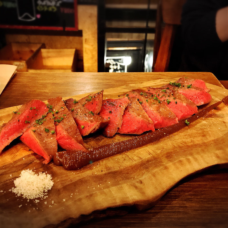 超レアーな牛ハツのロースト(大衆ビストロジル)