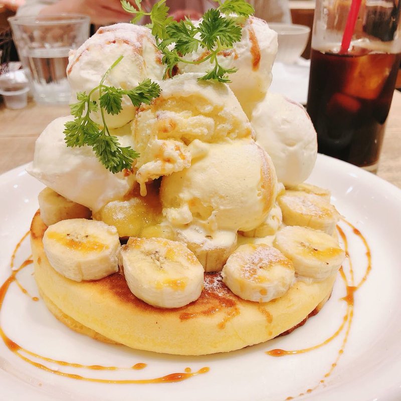 バニラ&ホイップ&バナナパンケーキチョコレートソースorキャラメルソース(アクイーユ 横浜店)