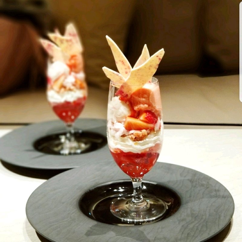 桜パフェ(カフェ＆ダイニング ゼルコヴァ)