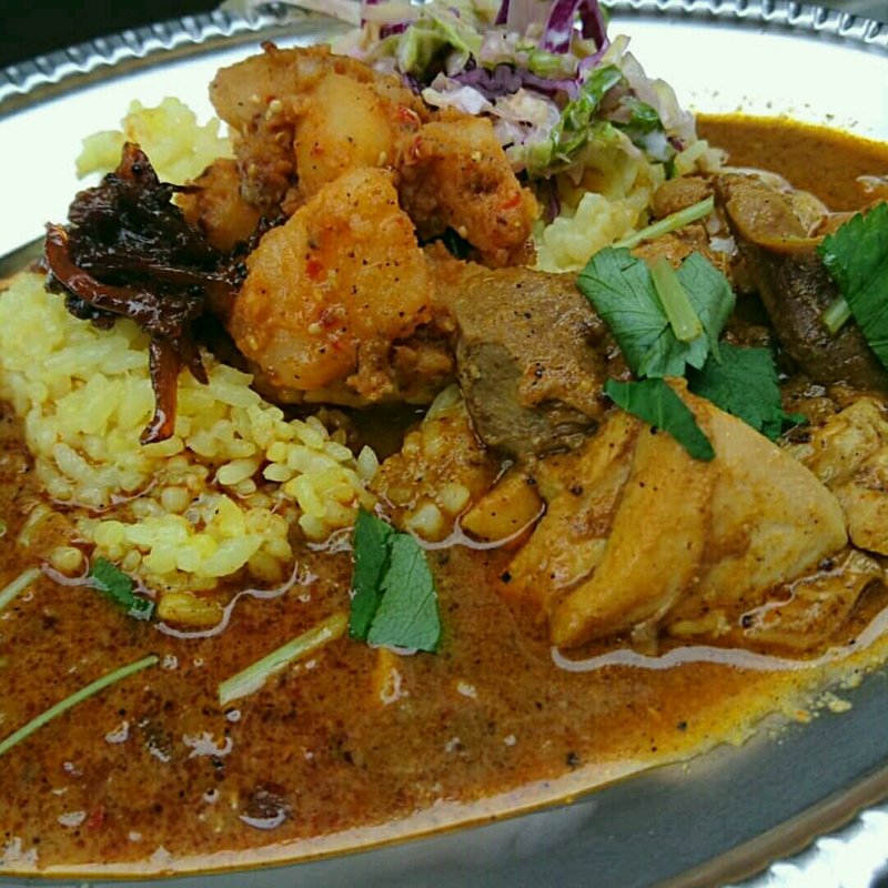 『定食堂 金剛石』さんの
スリランカ砂ズリ入り
チキンカリープレート(定食堂 金剛石)