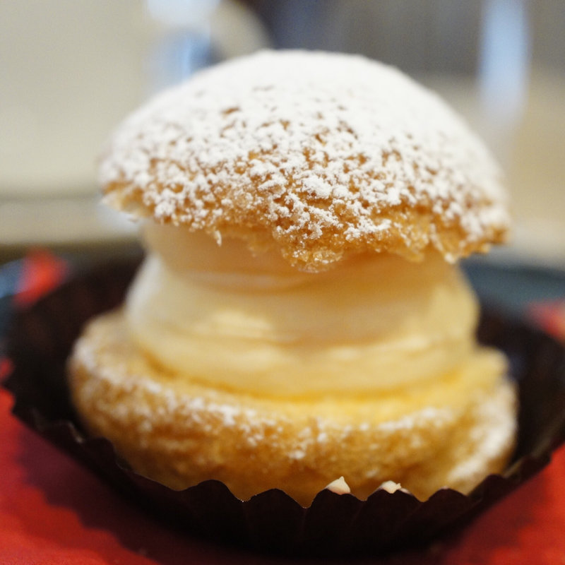 シュークリーム(菓子工房ルスルス浅草店)