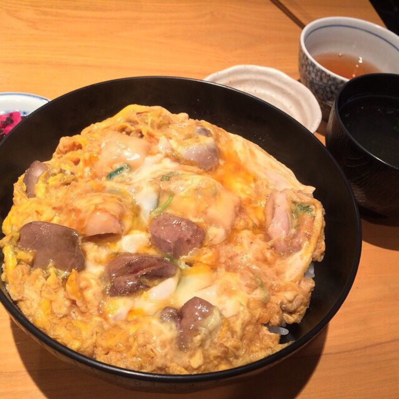 モツ入り親子丼(鳥ふじ)