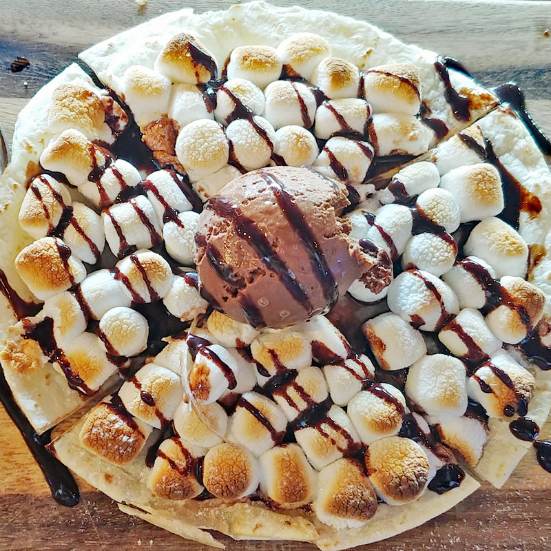 マシュマロとブルーチーズのピザ(ゼスト キャンティーナ 西麻布)