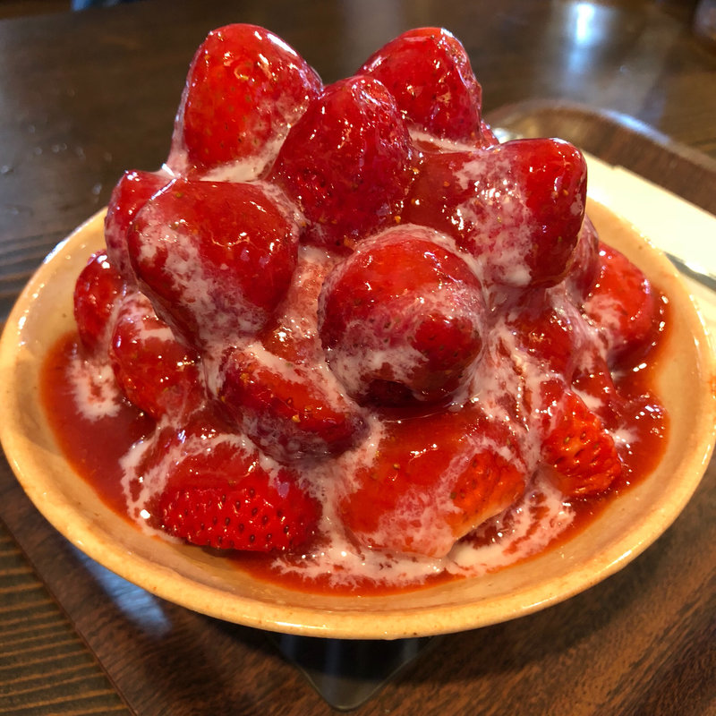 神出生いちご氷(珈専舎たんぽぽ （こうせんしゃ たんぽぽ）)