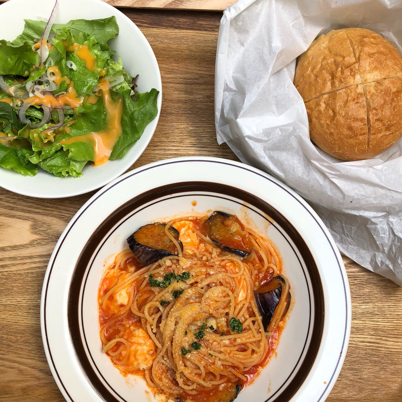 ナスとモツァレラチーズのトマトソースパスタ(ROUGH RARE )