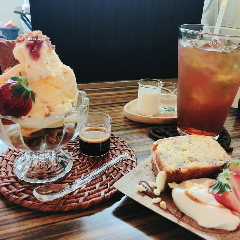 ケーキセット＋アフォガード(ショコラ （CAFE CHOCOLAT）)