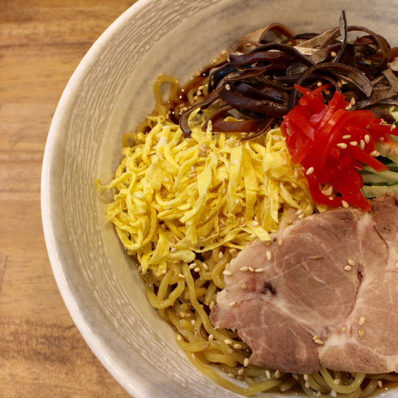 冷やし中華/大盛り(牛もつラーメン 白黒)