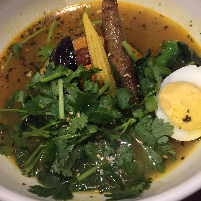 パクチーカレー（黄）(札幌スープカリー 東京ドミニカ)